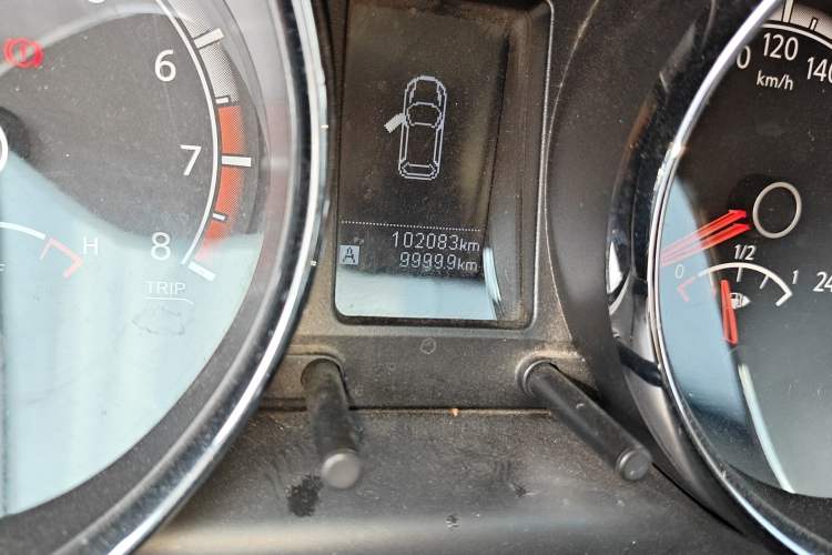 Used Venucia T70 2015 1.6L Manual Ruixing Edition Odometer Close Up