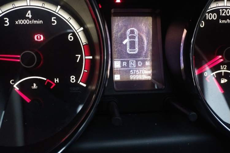 Used Venucia T70 2015 2.0L CVT Smart Choice Edition Odometer Close Up
