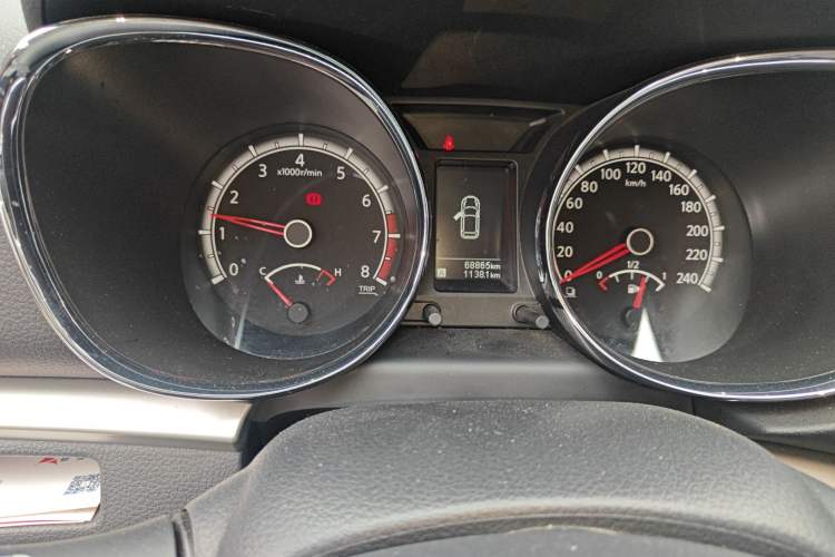 Used Venucia T70 2015 2.0L Manual RuiQu Version Odometer Close Up