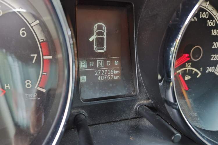 Used Venucia T70 2015 2.0L CVT Smart Edition Odometer Close Up