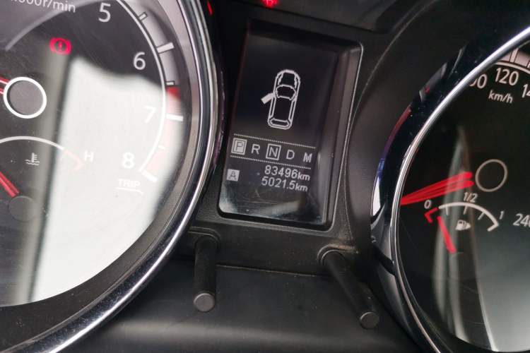 Used Venucia T70 2015 2.0L CVT Smart Edition Odometer Close Up