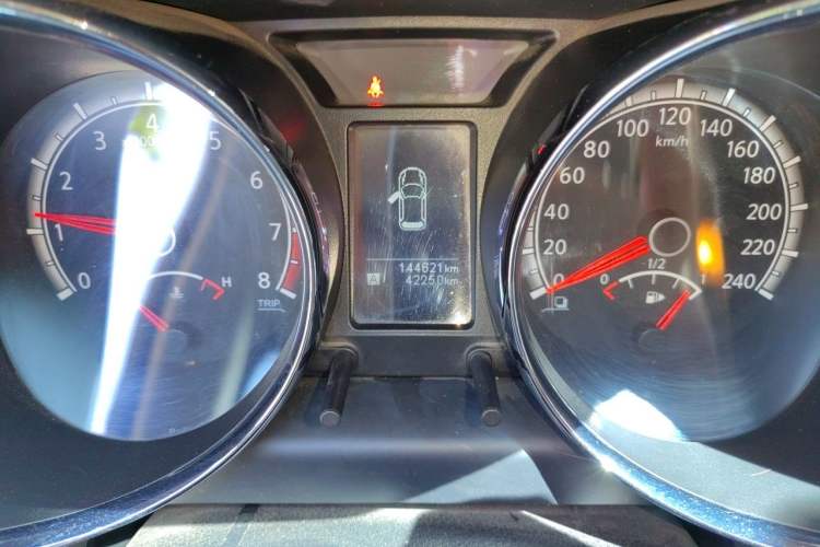 Used Venucia T70 2015 1.6L Manual Ruixing Edition Odometer Close Up