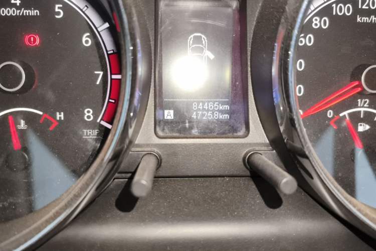 Used Venucia T70 2015 1.6L Manual Ruixing Edition Odometer Close Up
