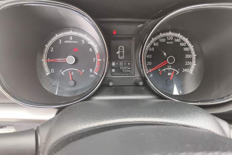 Used Venucia T70 2015 2.0L CVT Smart Choice Edition Odometer Close Up
