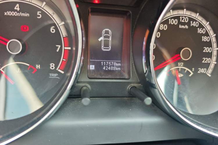 Used Venucia T70 2015 2.0L Manual RuiQu Version Odometer Close Up
