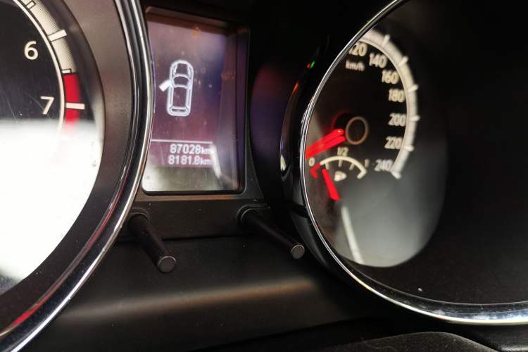 Used Venucia T70 2015 2.0L Manual RuiXiang Edition Odometer Close Up