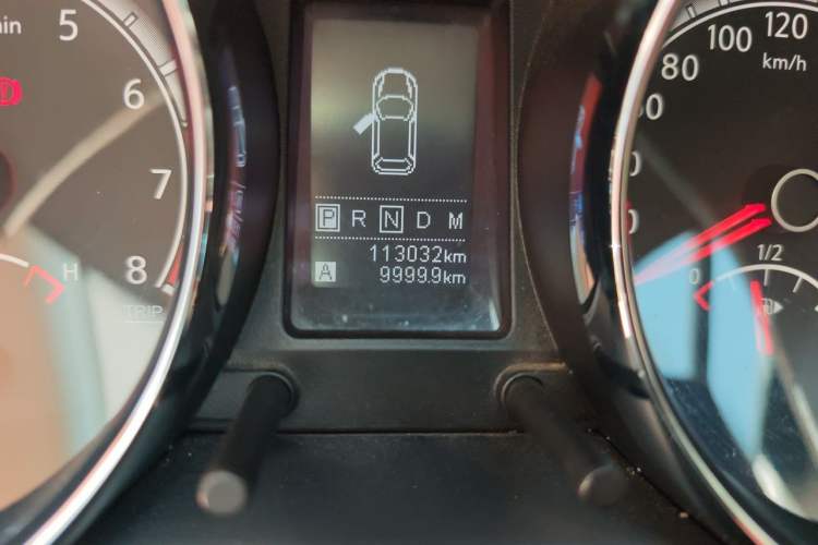 Used Venucia T70 2015 2.0L CVT Smart Edition Odometer Close Up