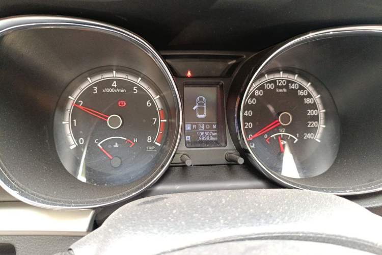 Used Venucia T70 2015 2.0L CVT Smart Choice Edition Odometer Close Up