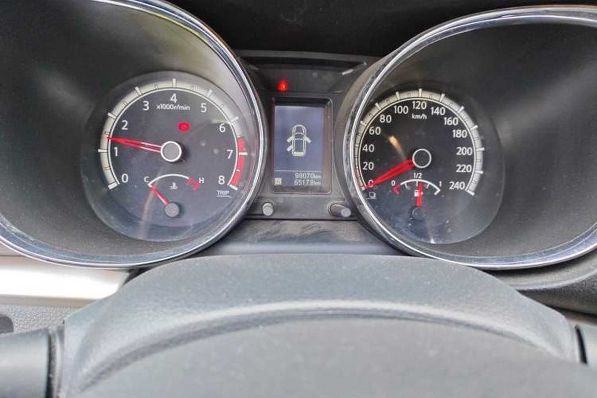 Used Venucia T70 2015 1.6L Manual Ruixing Edition Odometer Close Up