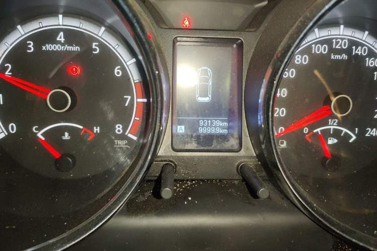 Used Venucia T70 2015 1.6L Manual Ruixing Edition Odometer Close Up