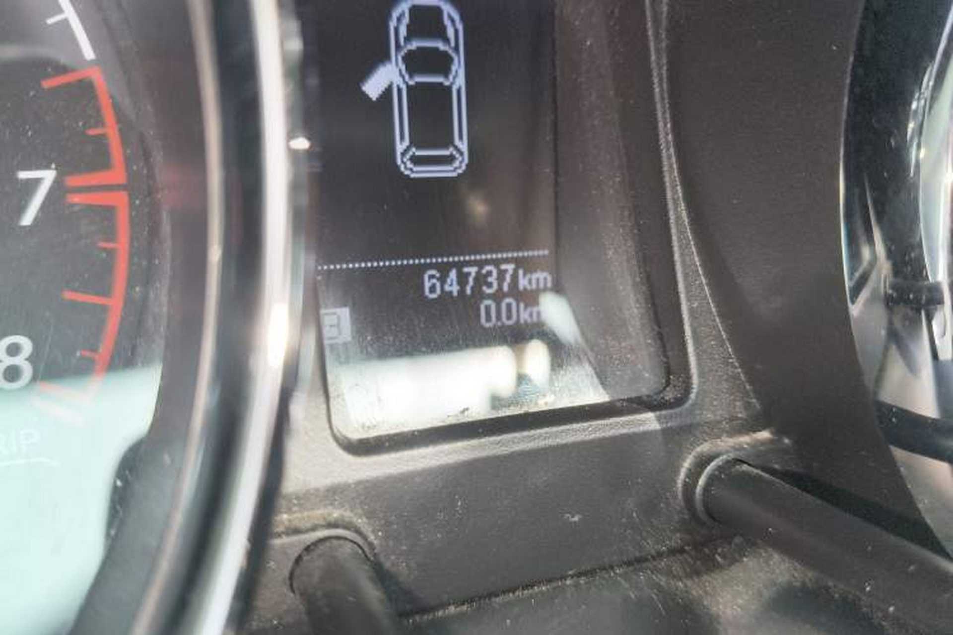 Used Venucia T70 2015 1.6L Manual Ruixing Edition Odometer Close Up