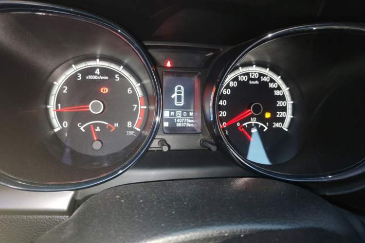 Used Venucia T70 2015 2.0L CVT Smart Edition Odometer Close Up
