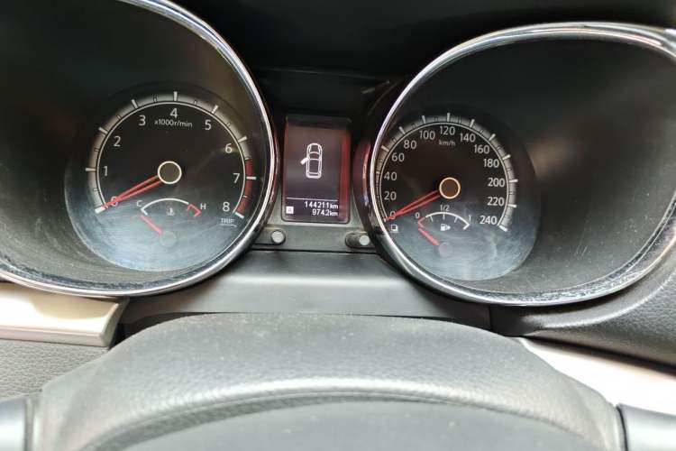 Used Venucia T70 2015 2.0L CVT Smart Choice Edition Odometer Close Up