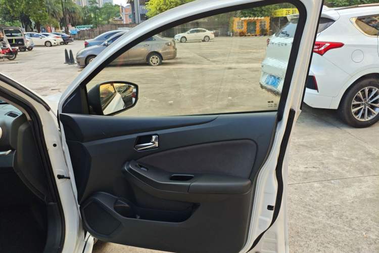 Used Venucia T70 2015 2.0L CVT Smart Choice Edition Right Front Door Interior