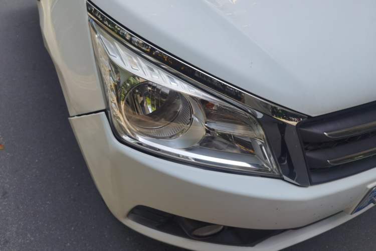 Used Venucia T70 2015 2.0L CVT Smart Choice Edition Right Front Headlight