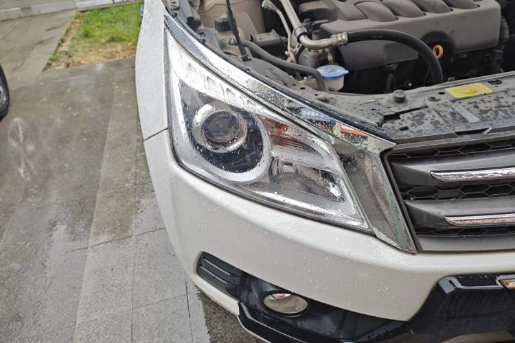 Used Venucia T70 2015 2.0L CVT Smart Edition Right Front Headlight