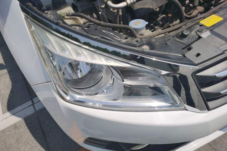 Used Venucia T70 2015 2.0L CVT Smart Choice Edition Right Front Headlight