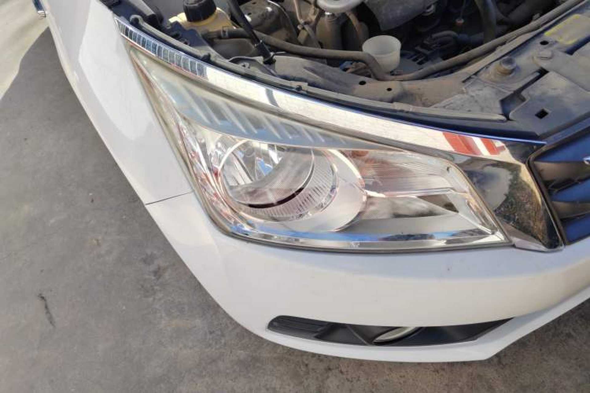Used Venucia T70 2015 2.0L CVT Smart Choice Edition Right Front Headlight