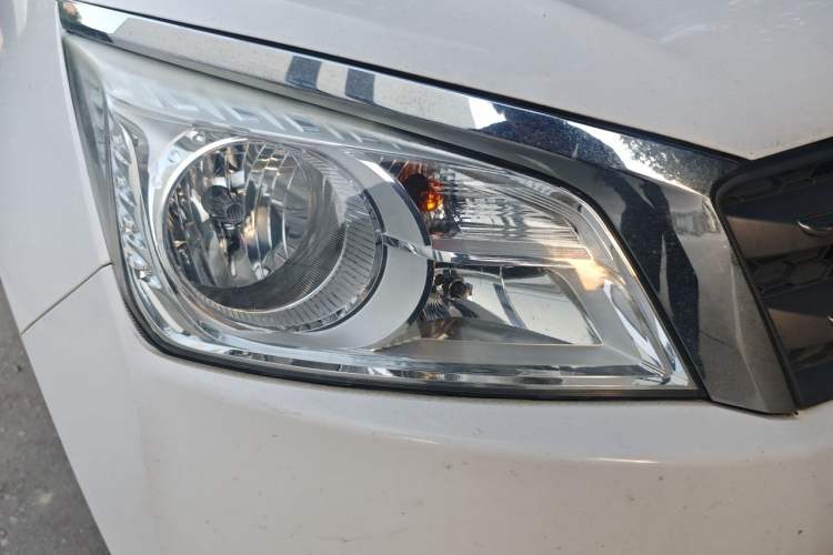 Used Venucia T70 2015 2.0L CVT Smart Choice Edition Right Front Headlight
