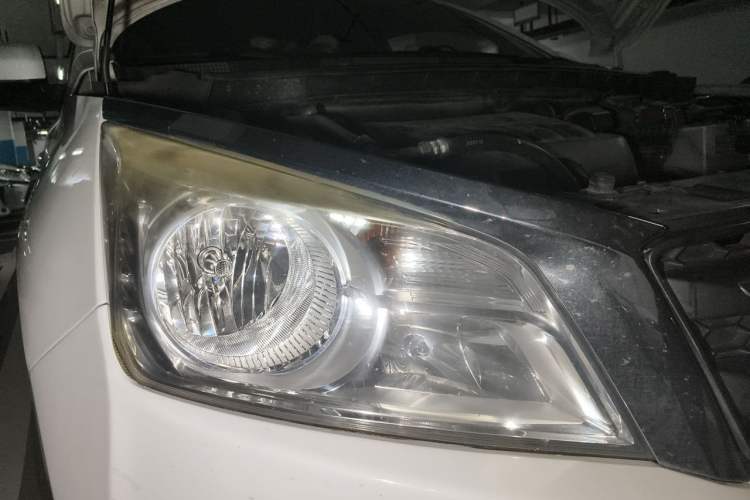 Used Venucia T70 2015 2.0L CVT Smart Choice Edition Right Front Headlight