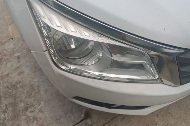 Used Venucia T70 2015 2.0L CVT Smart Choice Edition Right Front Headlight