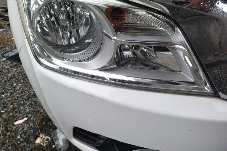 Used Venucia T70 2015 2.0L CVT Smart Choice Edition Right Front Headlight