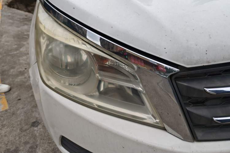 Used Venucia T70 2015 2.0L CVT Smart Choice Edition Right Front Headlight
