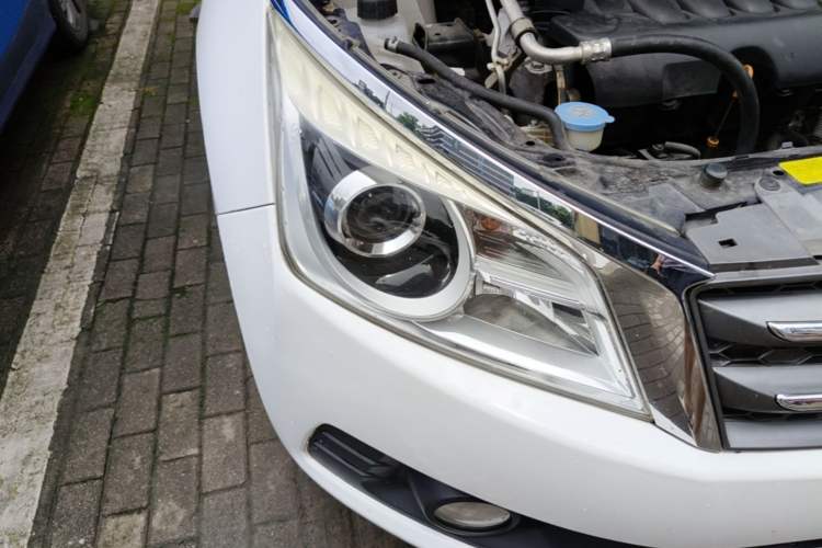 Used Venucia T70 2015 2.0L CVT Smart Edition Right Front Headlight
