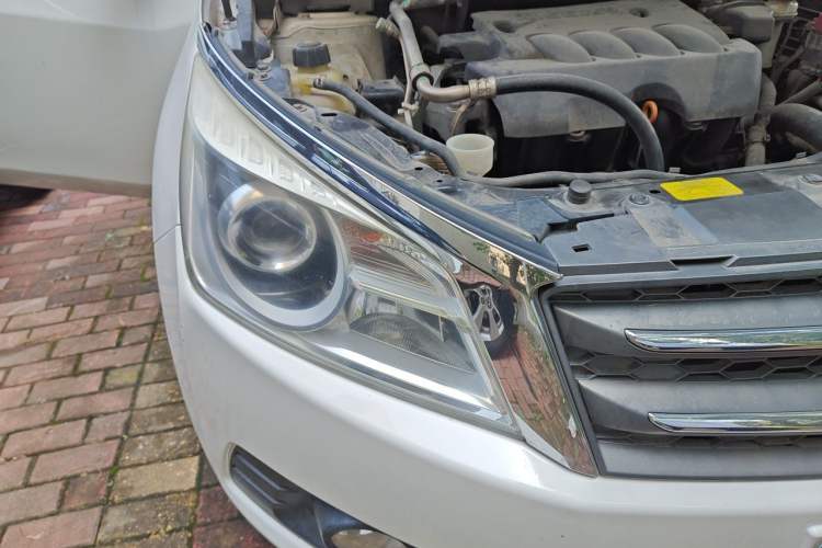 Used Venucia T70 2015 2.0L CVT Smart Edition Right Front Headlight