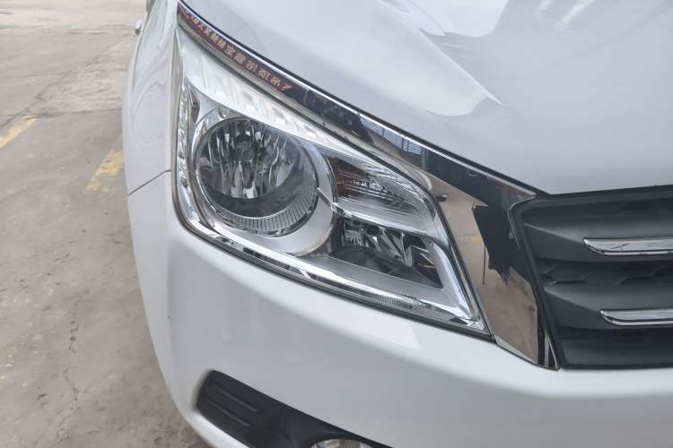 Used Venucia T70 2015 2.0L CVT Smart Choice Edition Right Front Headlight