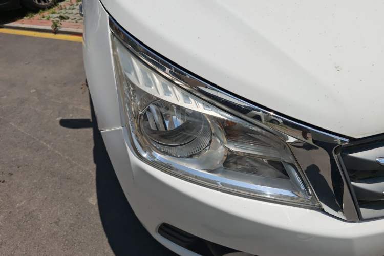 Used Venucia T70 2015 2.0L CVT Smart Edition Right Front Headlight