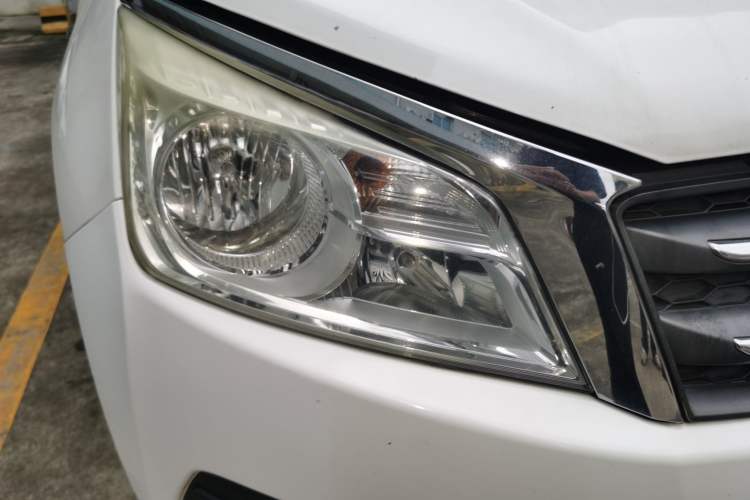 Used Venucia T70 2015 2.0L CVT Smart Choice Edition Right Front Headlight