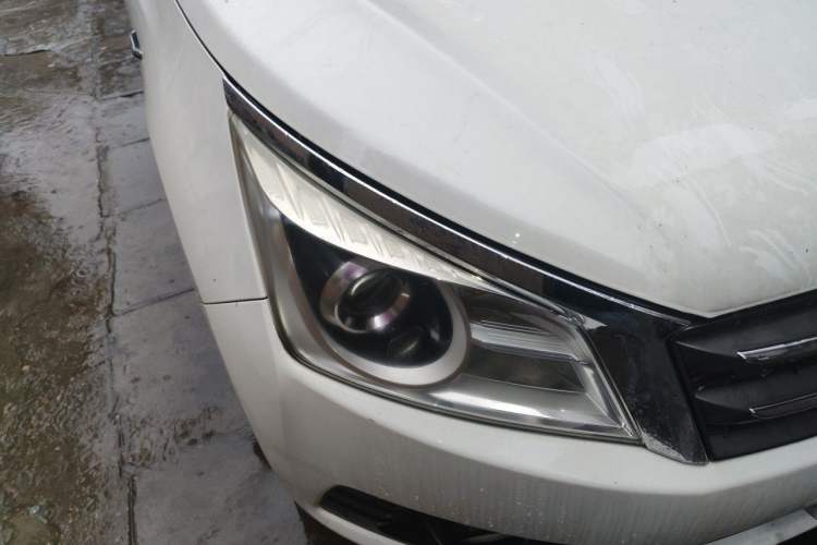 Used Venucia T70 2015 2.0L CVT Smart Edition Right Front Headlight