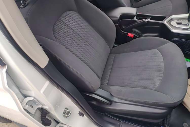 Used Venucia T70 2015 2.0L CVT Smart Choice Edition Right Front Seat