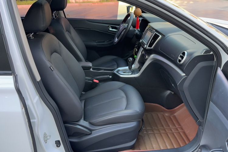 Used Venucia T70 2015 2.0L CVT Smart Edition Right Front Seat