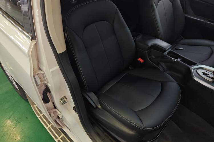 Used Venucia T70 2015 2.0L CVT Smart Choice Edition Right Front Seat
