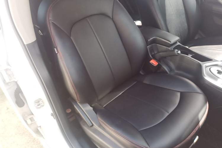 Used Venucia T70 2015 2.0L CVT Smart Choice Edition Right Front Seat