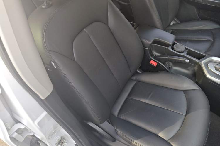 Used Venucia T70 2015 2.0L CVT Smart Edition Right Front Seat