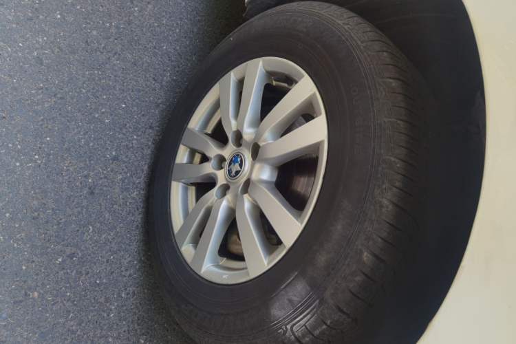 Used Venucia T70 2015 2.0L CVT Smart Choice Edition Right Front Wheel Hub