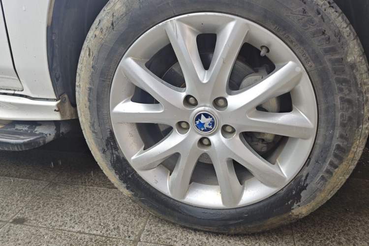 Used Venucia T70 2015 2.0L CVT Smart Edition Right Front Wheel Hub