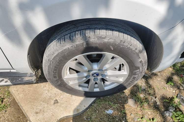 Used Venucia T70 2015 2.0L CVT Smart Choice Edition Right Front Wheel Hub