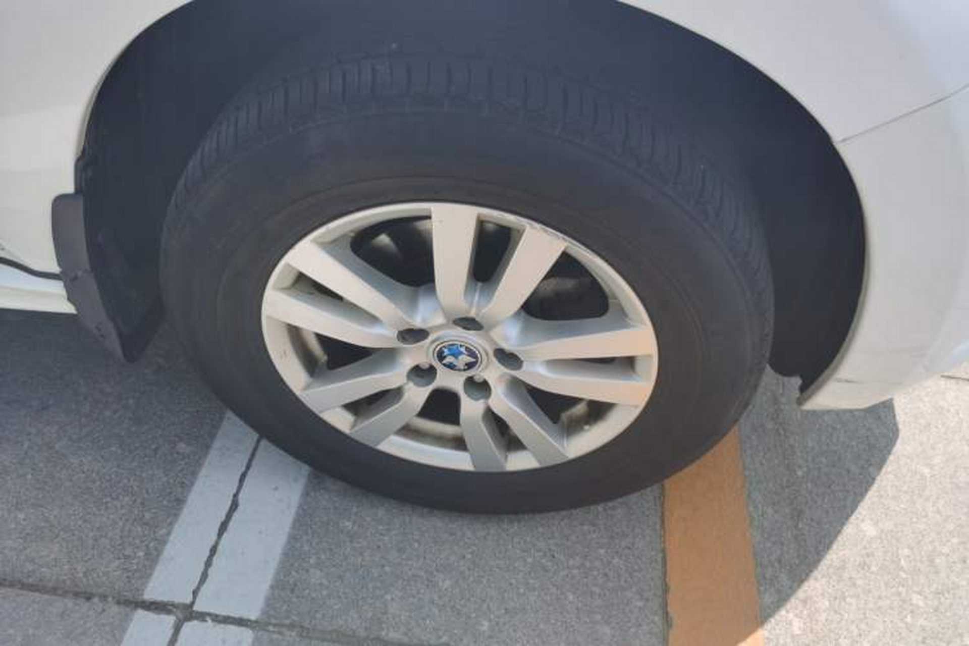 Used Venucia T70 2015 2.0L CVT Smart Choice Edition Right Front Wheel Hub