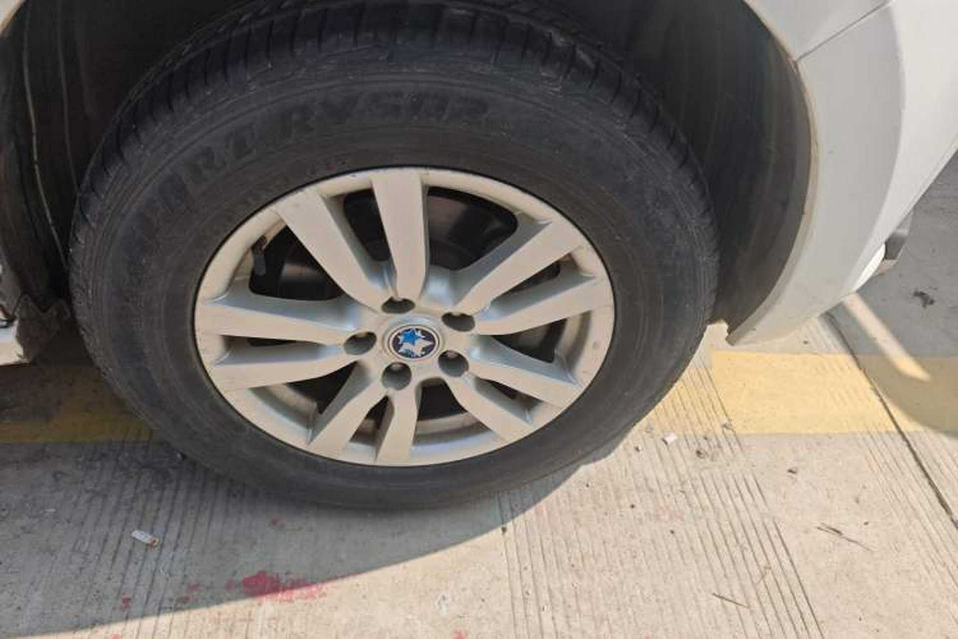 Used Venucia T70 2015 2.0L CVT Smart Edition Right Front Wheel Hub