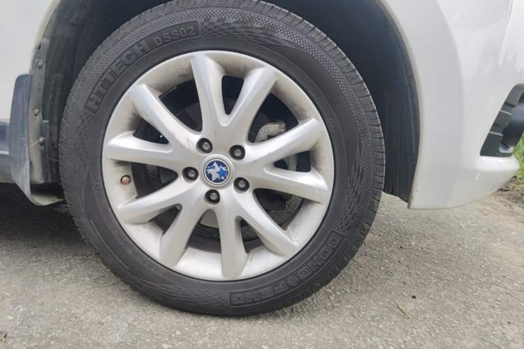 Used Venucia T70 2015 2.0L CVT Smart Edition Right Front Wheel Hub