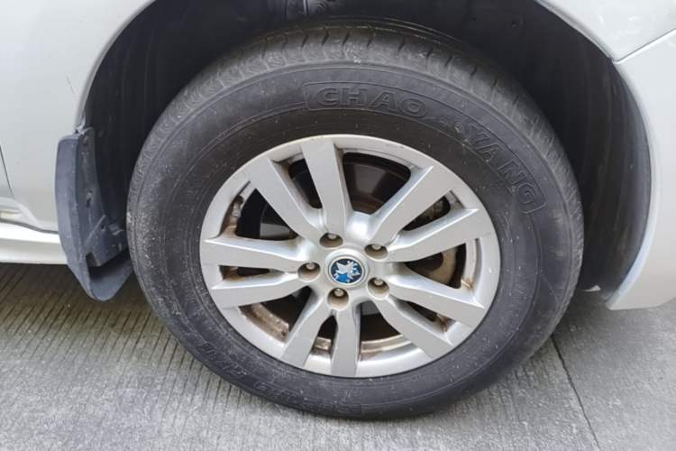 Used Venucia T70 2015 2.0L CVT Smart Choice Edition Right Front Wheel Hub