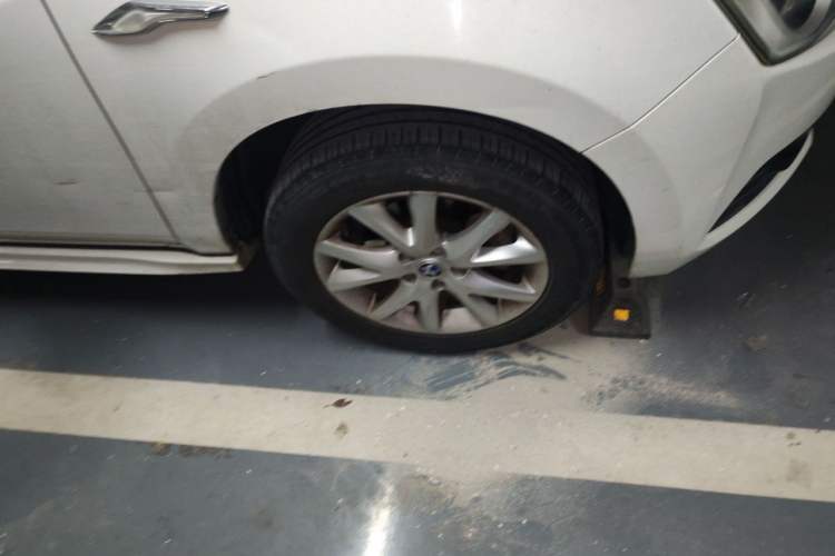 Used Venucia T70 2015 2.0L CVT Smart Edition Right Front Wheel Hub