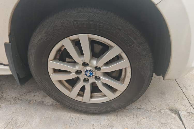 Used Venucia T70 2015 2.0L CVT Smart Choice Edition Right Front Wheel Hub