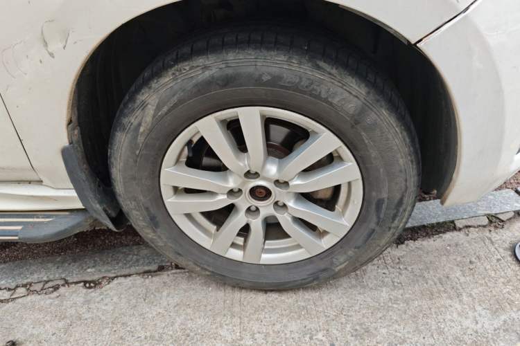 Used Venucia T70 2015 2.0L CVT Smart Choice Edition Right Front Wheel Hub
