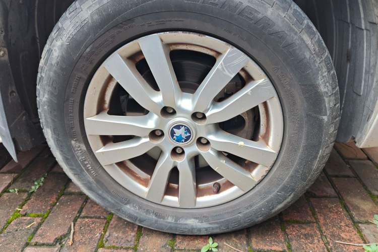 Used Venucia T70 2015 2.0L CVT Smart Edition Right Front Wheel Hub