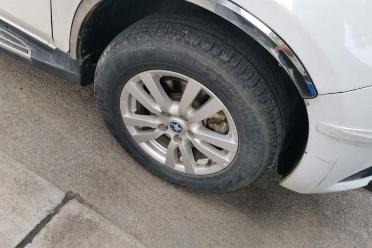 Used Venucia T70 2015 2.0L CVT Smart Edition Right Front Wheel Hub